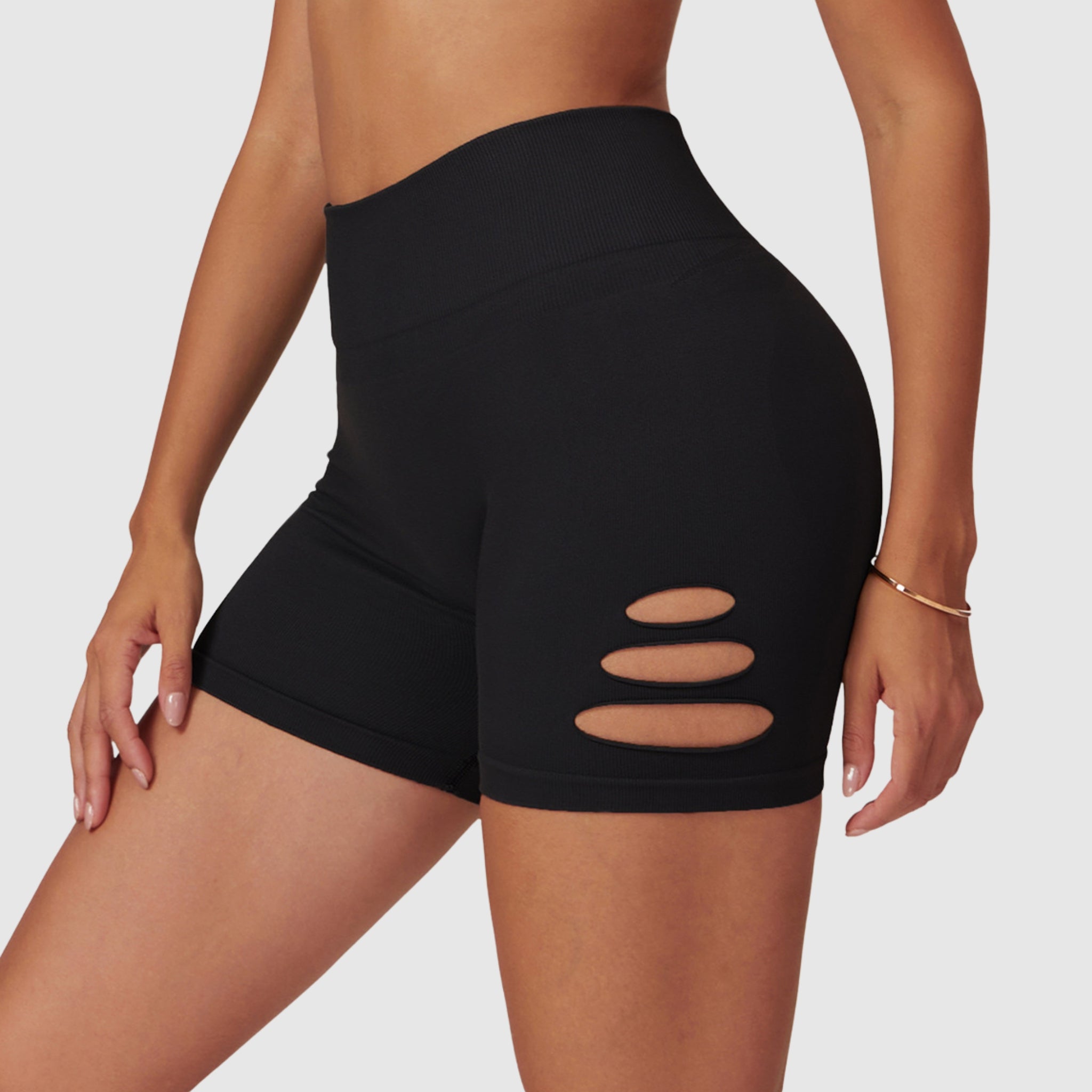 Mini short avec découpe